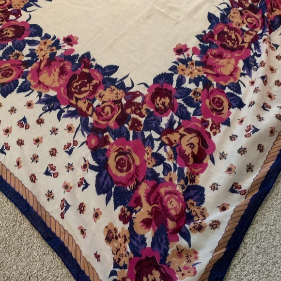 The prettiest scarf you’ve ever seen! - Picture 2 of 3